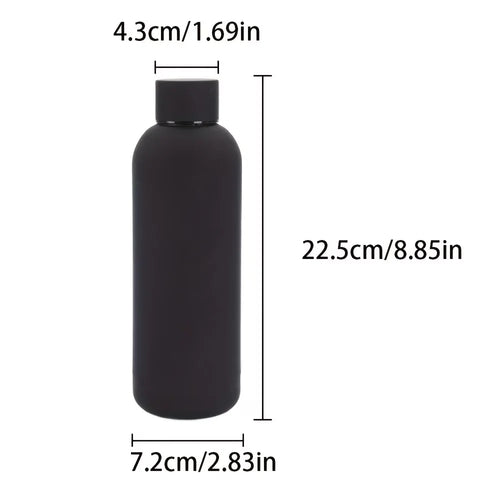 Bouteille d'eau en inox personnalisée avec prénom gravé, design moderne, bouchon en acier, fabriquée par ScopBazar.